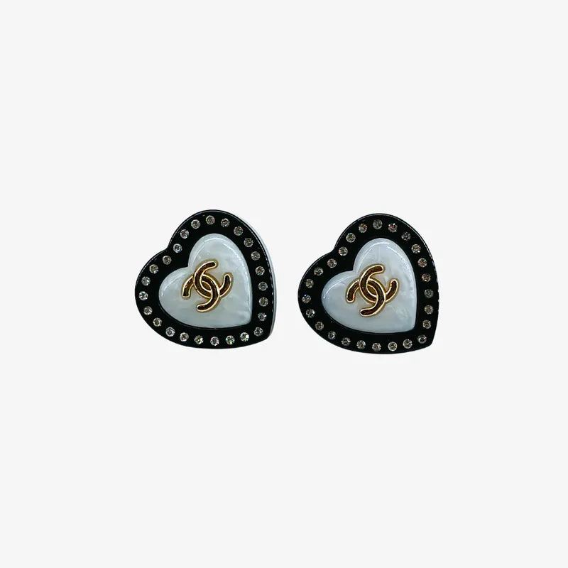 ra552-chanel-black-white-resin-heart-rhinestone-earrings