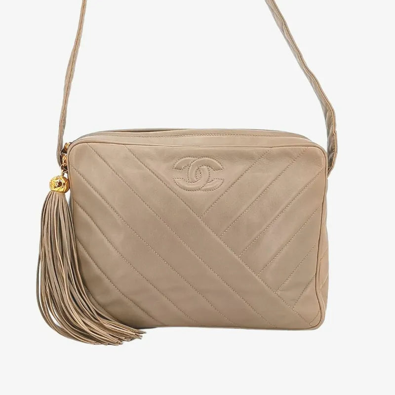 ra096-chanel-vintage-beige-lambskin-tessel-camera-bag