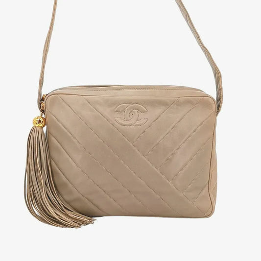 ra096-chanel-vintage-beige-lambskin-tessel-camera-bag