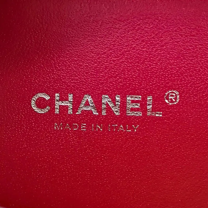 jah168-chanel-bicolor-white-black-caviar-leather-vanity-case-bag