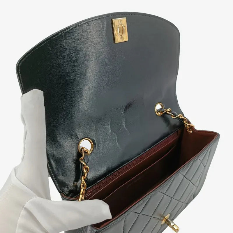 rb017-chanel-vintage-black-lambskin-22cm-diana-flap-bag