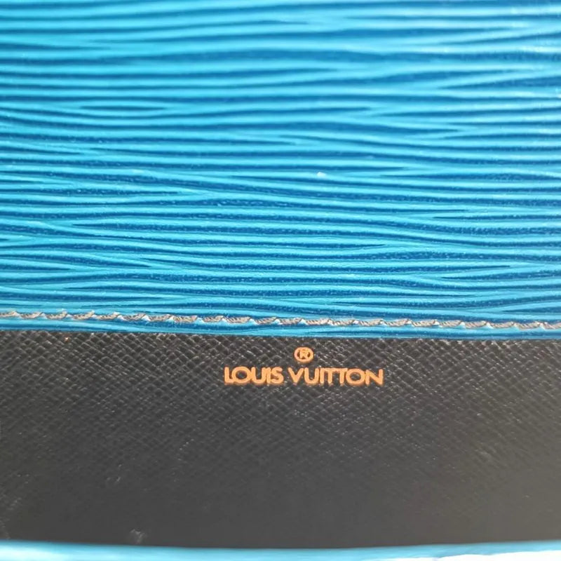 js441-louis-vuitton-cartouchiere
