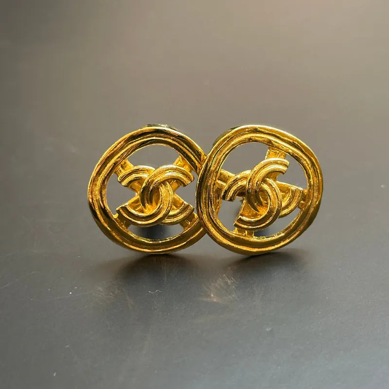 jw548-chanel-vintage-round-gold-plated-clip-on-earrings