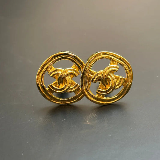 jw548-chanel-vintage-round-gold-plated-clip-on-earrings