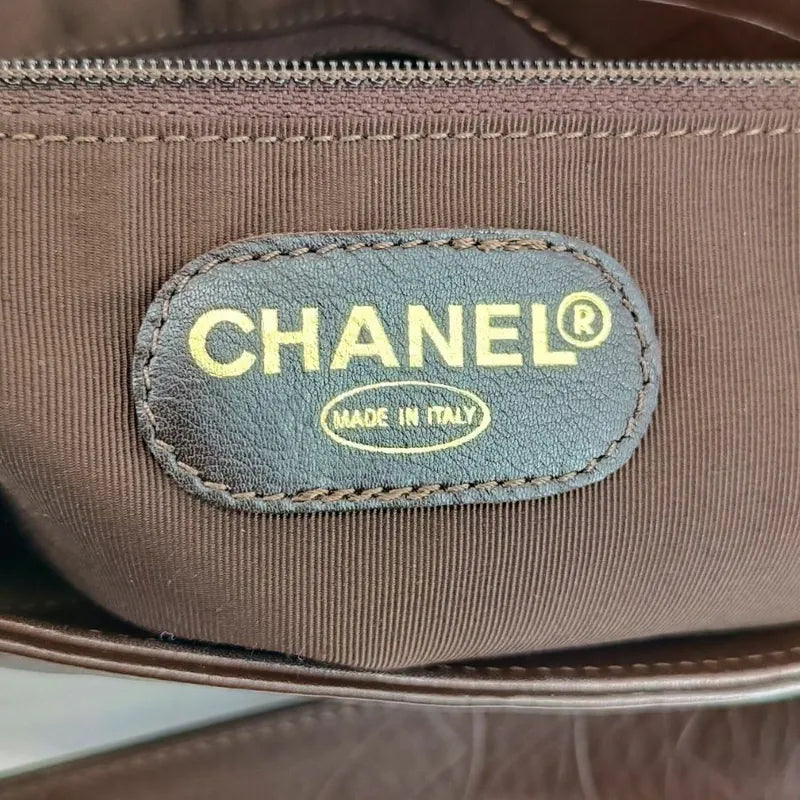 jw252-chanel-vintage-brown-lambskin-cc-embossed-tote-bag