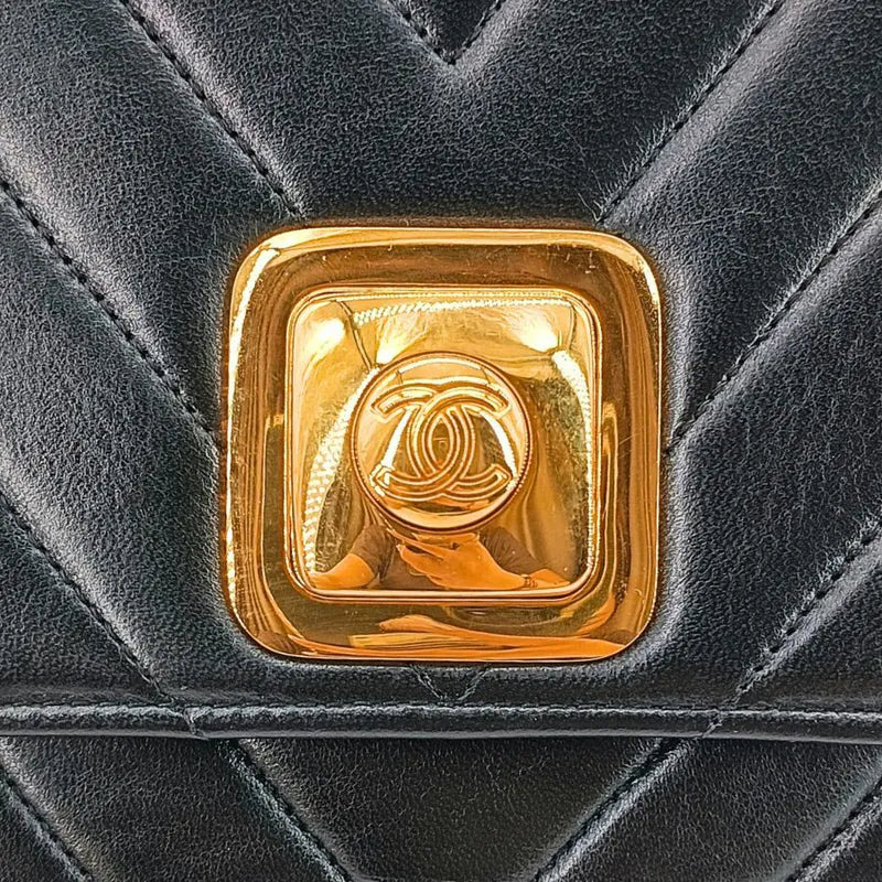 ju430-chanel-vintage-black-lambskin-chevron-push-lock-flap-bag