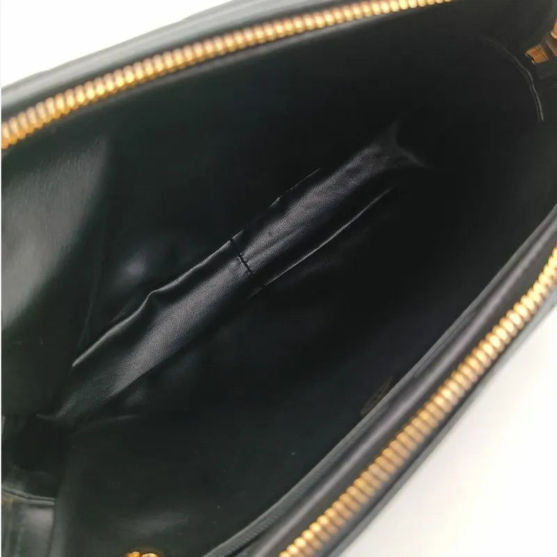 js358-chanel-vintage-black-lambskin-chevron-camera-bag