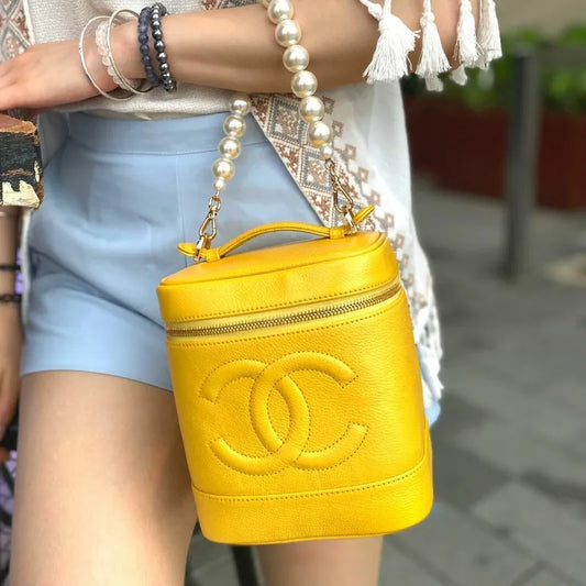 jt132-chanel-vintage-yellow-caviar-leather-cosmetic-bag