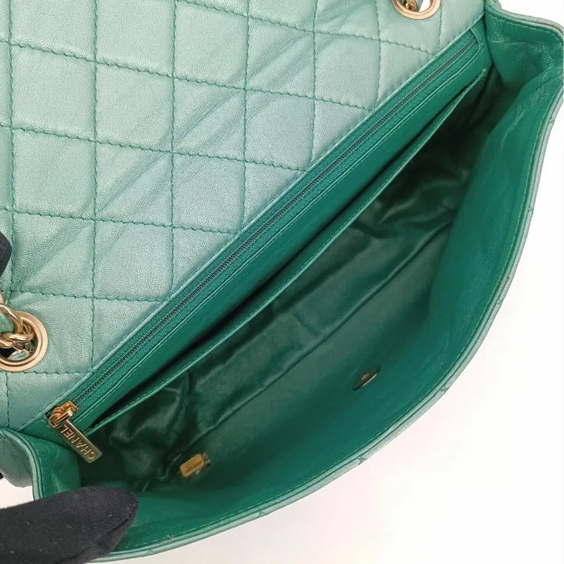 ra595-chanel-vintage-green-lambskin-crystal-embellished-flap-bag