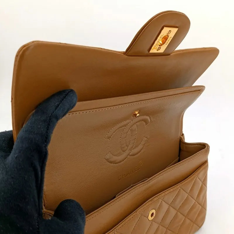 jt021-chanel-vintage-beige-lambskin-23cm-classic-flap-bag
