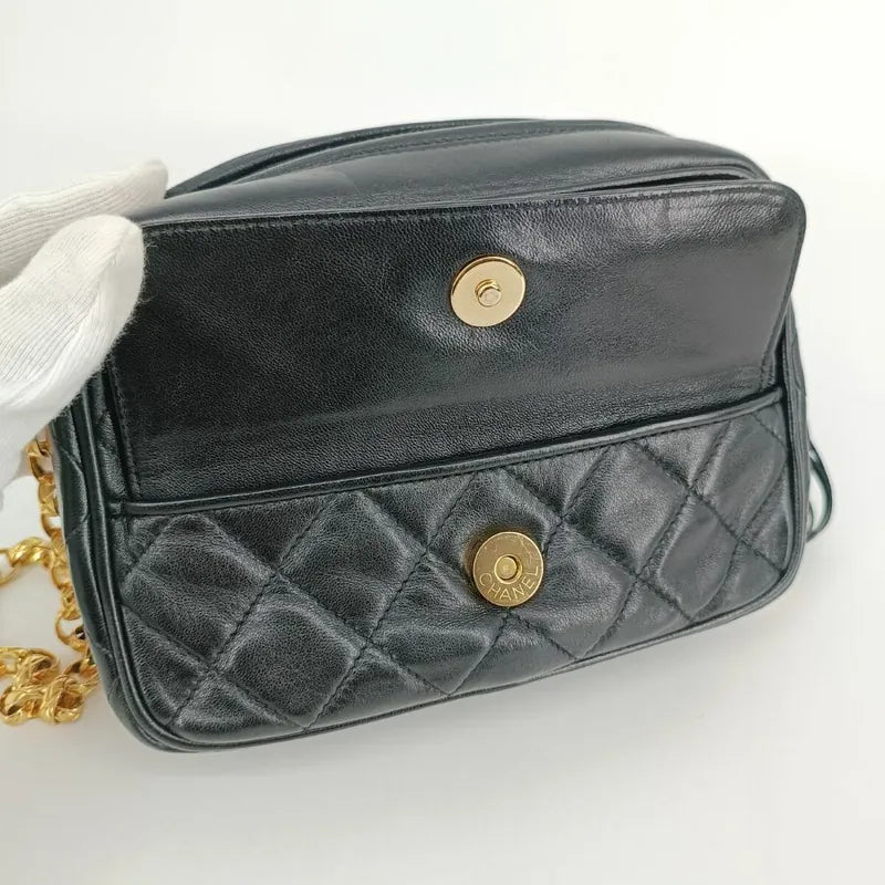 jr222-chanel-vintage-black-lambskin-tassels-gold-chain-camera-bag