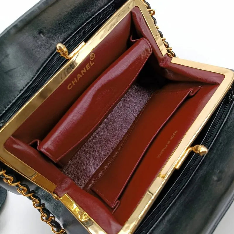 js707-chanel-vintage-black-lambskin-chevron-handbag