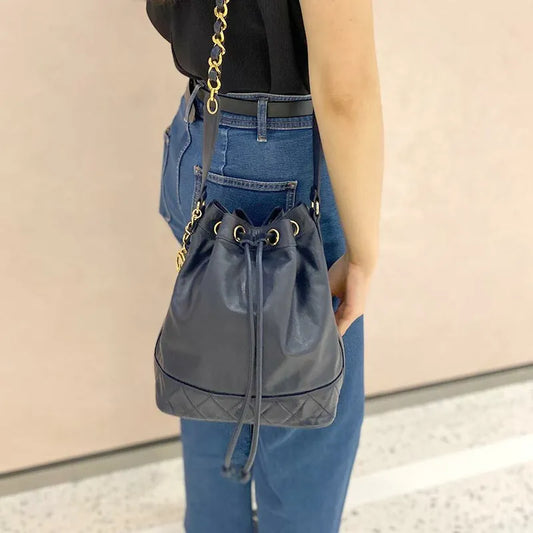jt041-chanel-vintage-navy-lambskin-bucket-bag