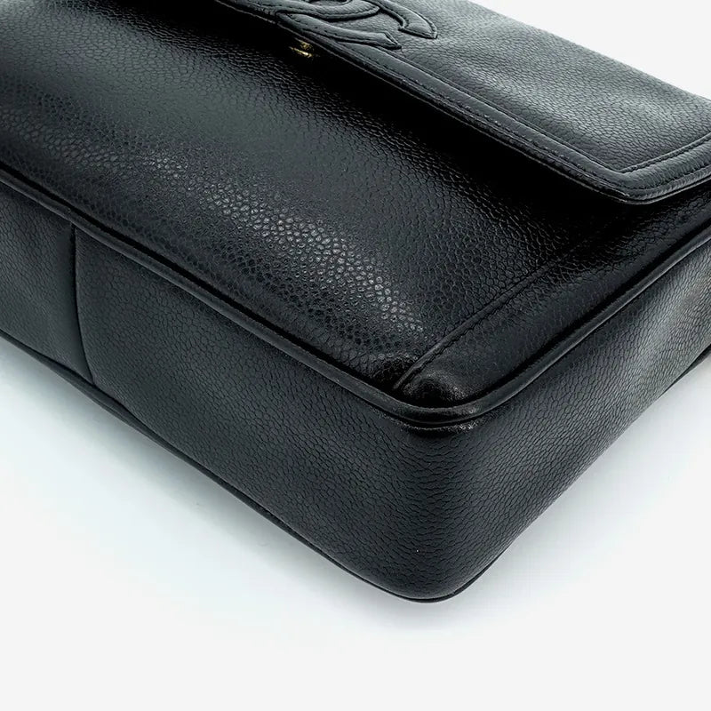 jq275-chanel-vintage-black-caviar-embossed-logo-camera-bag