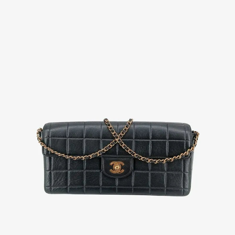 rc058-chanel-vintage-black-lambskin-chocolate-bar-flap-bag