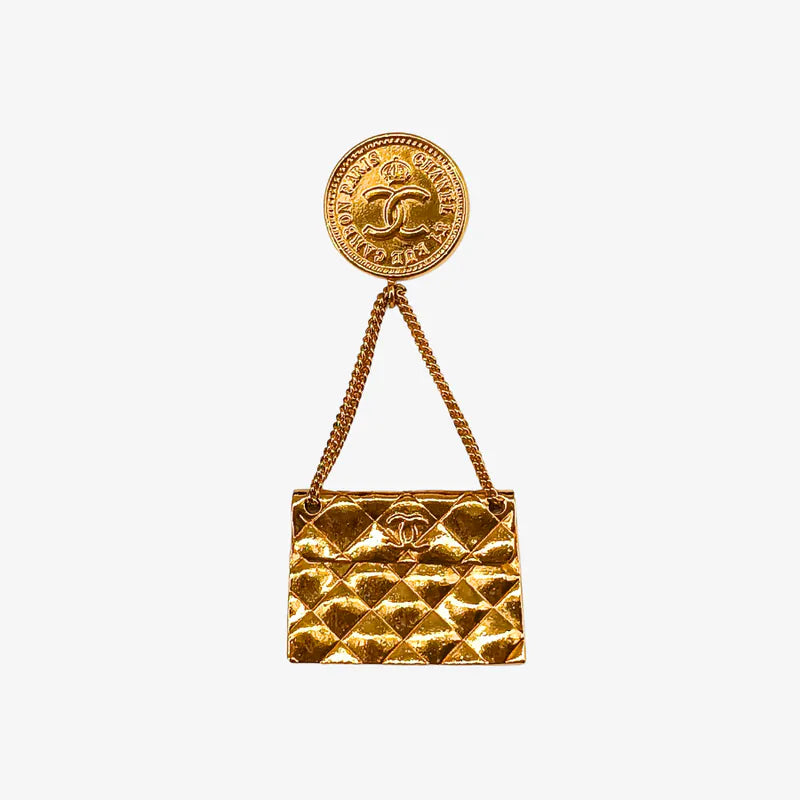 jw473-chanel-vintage-cc-coin-and-quilted-flap-bag-gold-plated-brooch