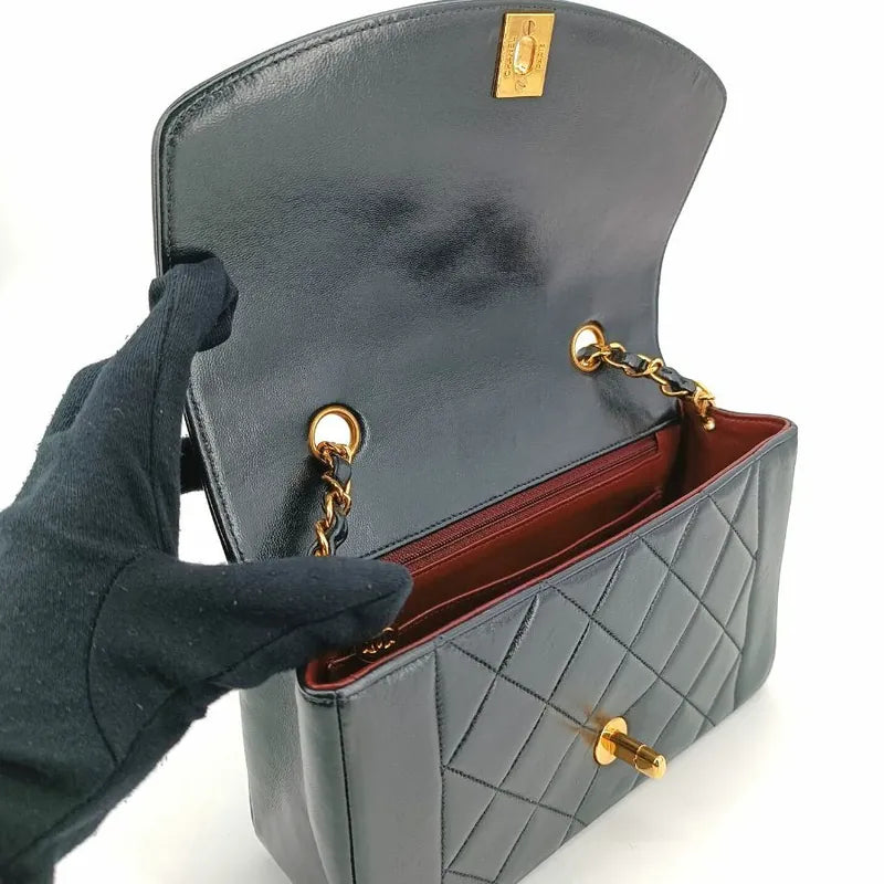 jt540-chanel-vintage-black-lambskin-22cm-diana-flap-bag