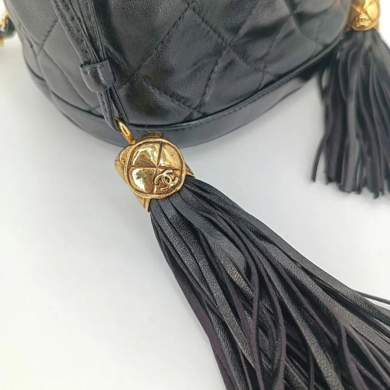 jt183-chanel-vintage-black-lambskin-drawstring-bucket-bag