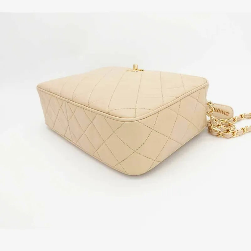 js006-chanel-vintage-beige-lambskin-quilted-camera-bag