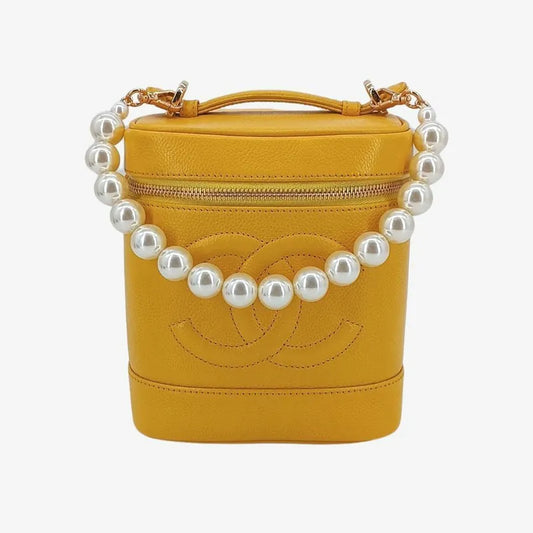 jt132-chanel-vintage-yellow-caviar-leather-cosmetic-bag