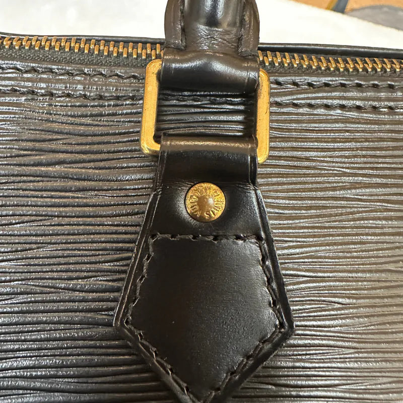 jx687-louis-vuitton-vintage-black-leather-speedy-28