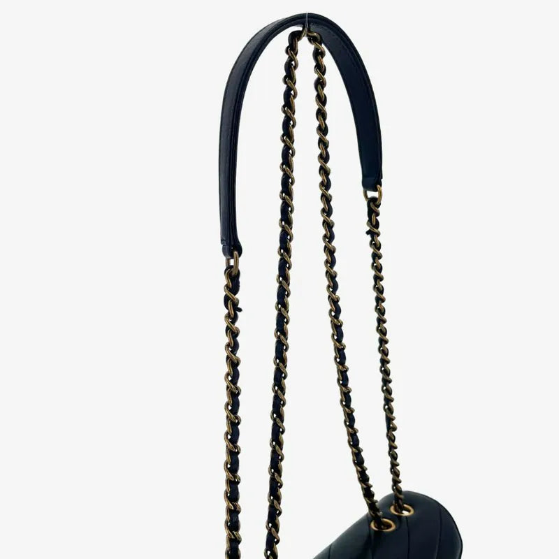 rc312-chanel-black-lambskin-chevron-envelope-flap-bag