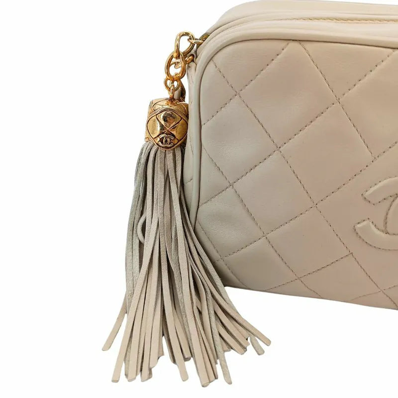 ra968-chanel-vintage-beige-lambskin-tassel-camera-bag