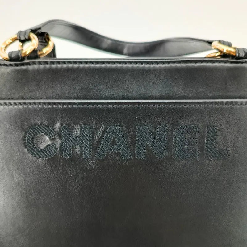 ra556-chanel-vintage-black-lambskin-embroidered-logo-tote-bag