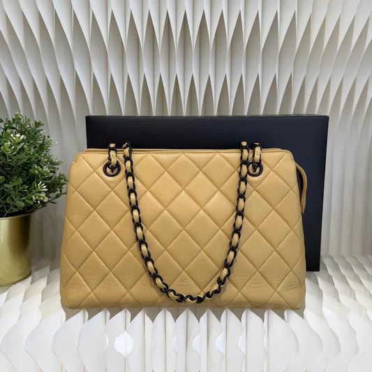 jw414-chanel-vintage-beige-lambskin-quilted-tote-bag