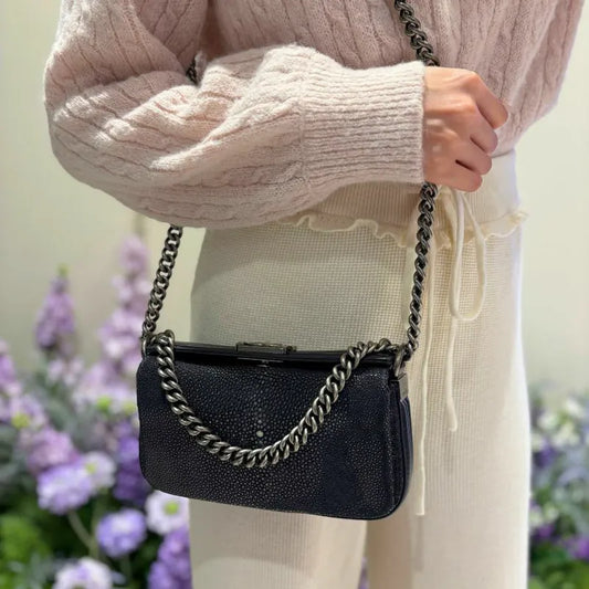 c539-chanel-boy-black-stingray-leather-shoulder-bag