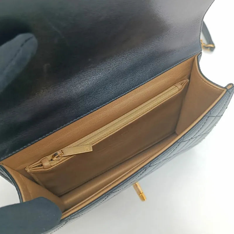 ra407-chanel-black-calfskin-quilted-lmitation-pearl-flap-bag