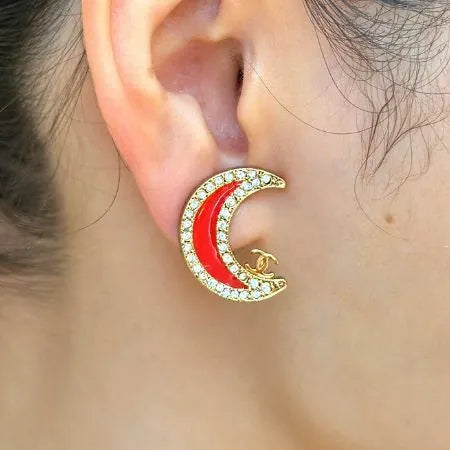 jt210-chanel-vintage-crescent-moon-crystal-gold-plated-clip-on-earrings