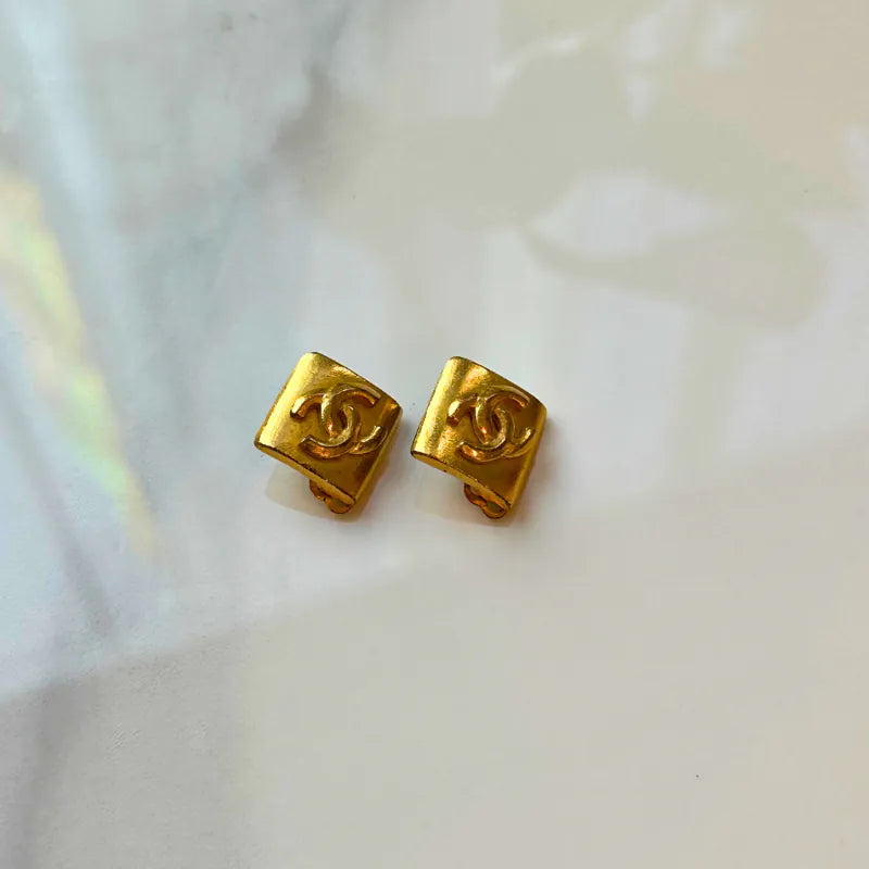 rc620-chanel-coco-mark-rhinocated-96p-earrings