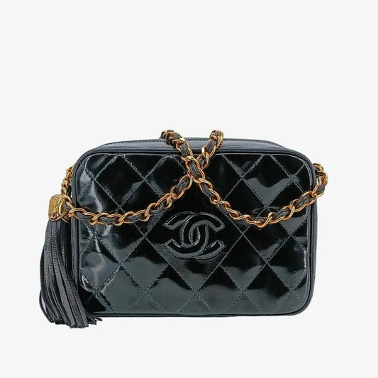 ra029-chanel-vintage-black-patent-leather-quilted-camera-bag