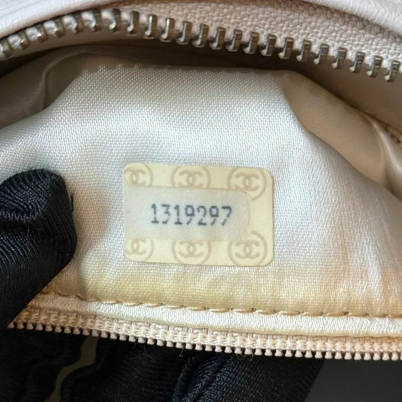 jx330-chanel-vintage-beige-lambskin-quilted-camera-bag