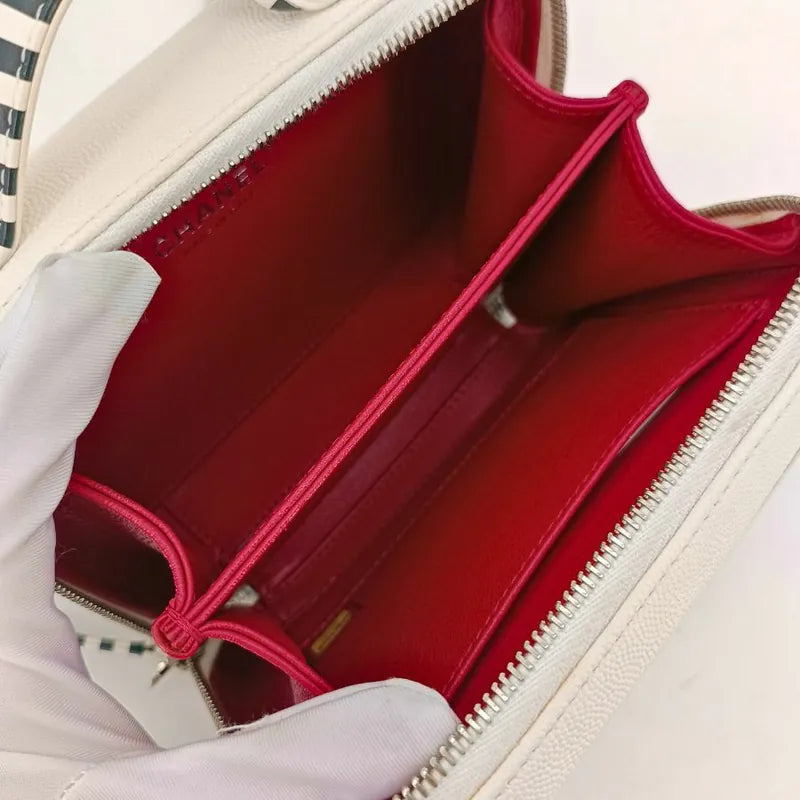 jah168-chanel-bicolor-white-black-caviar-leather-vanity-case-bag