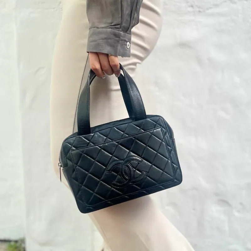 rb287-chanel-vintage-black-lambskin-quilted-handbag
