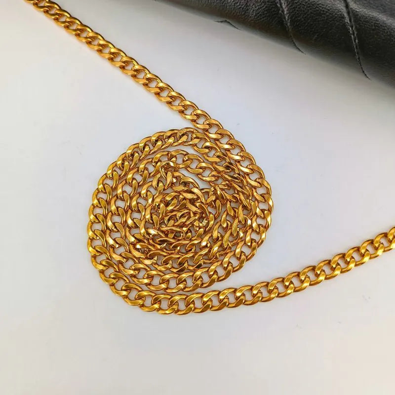 ra520-chanel-vintage-black-lambskin-chevron-push-lock-flap-bag