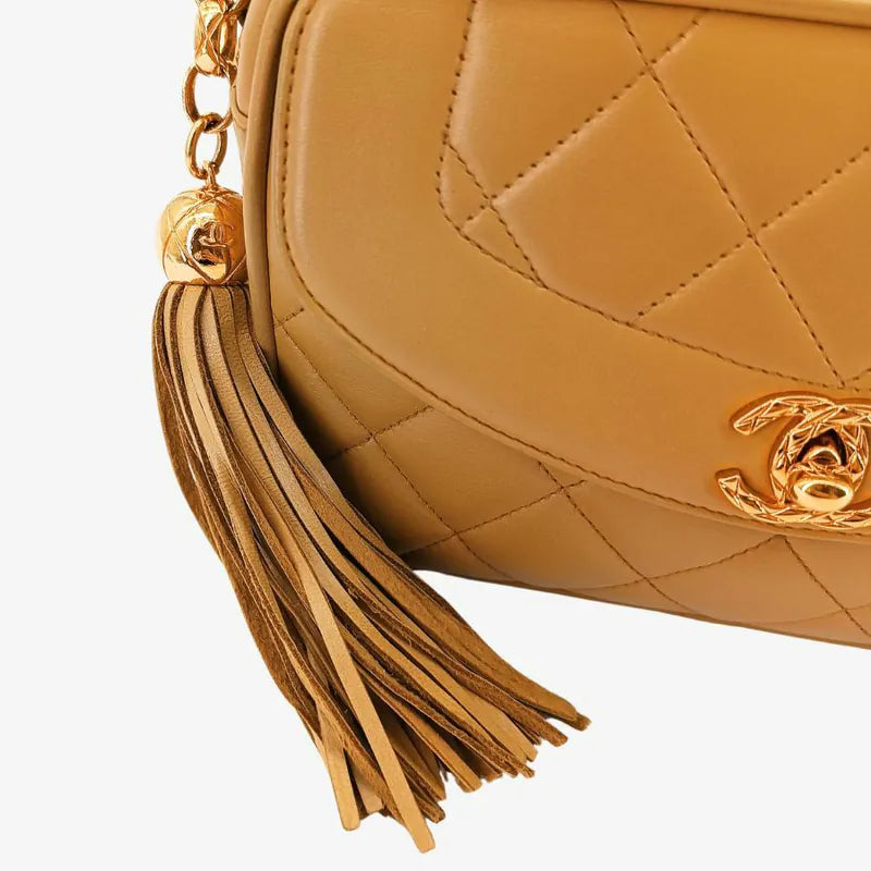 c480-chanel-vintage-beige-lambskin-gold-chain-camera-bag