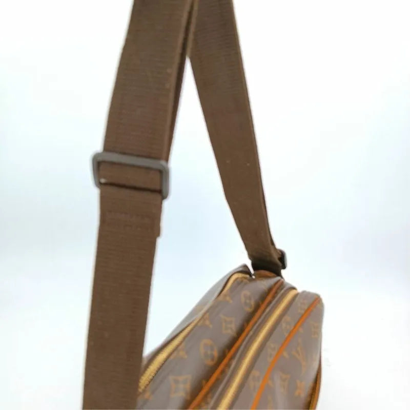 js655-louis-vuitton-reporter