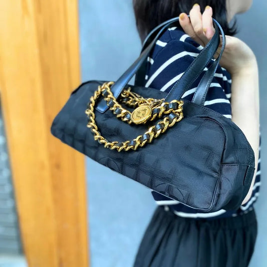 js905-chanel-vintage-black-nylon-handbag