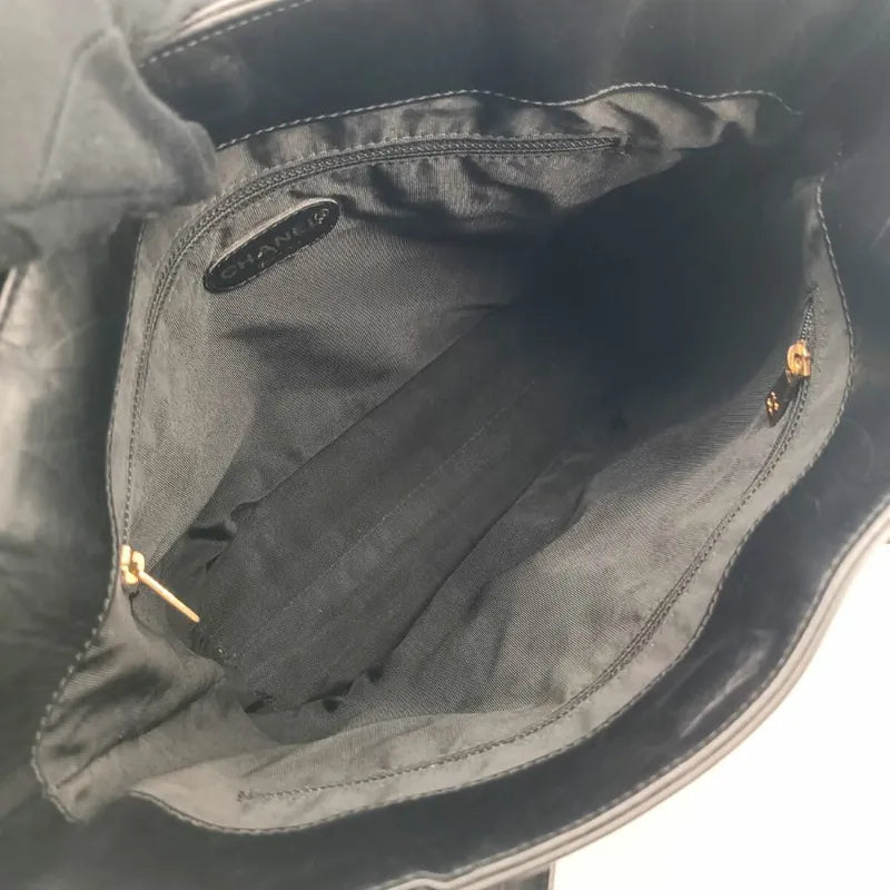 jt045-chanel-vintage-black-lambskin-cc-embossed-tote-bag