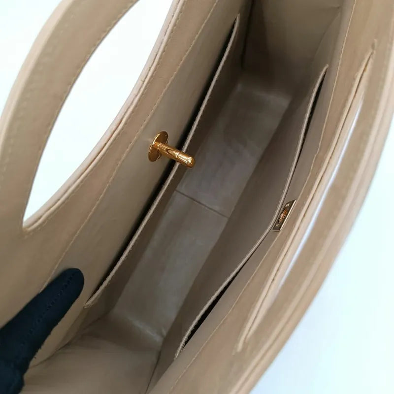 js720-chanel-vintage-begie-lambskin-quilted-31-tote-bag