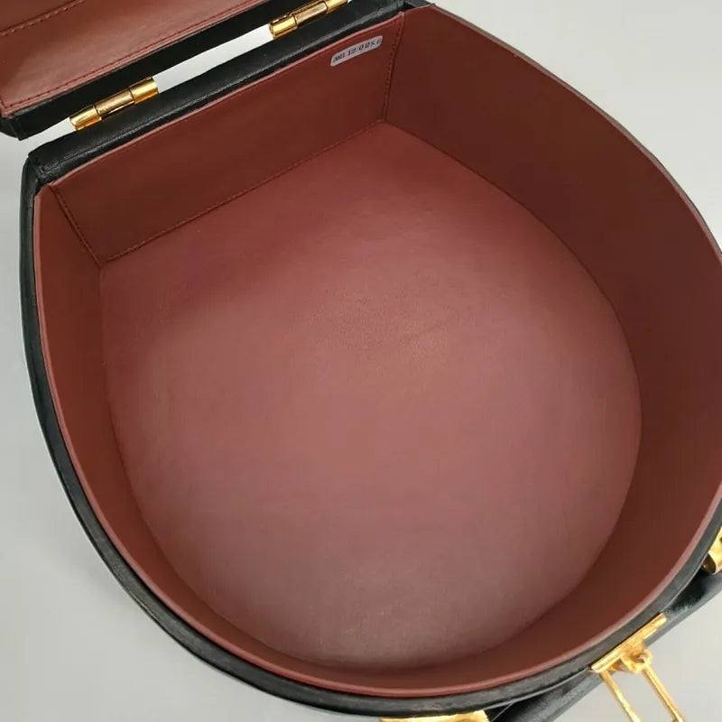 ra638-chanel-vintage-black-lambskin-quilted-vanity-case