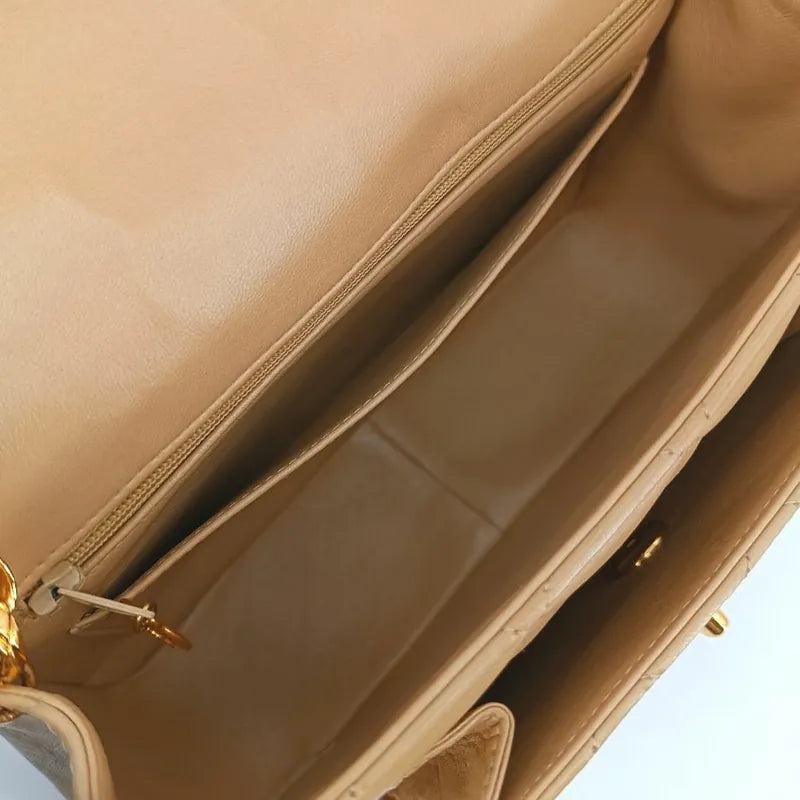 ra504-chanel-vintage-beige-lambskin-gold-chain-flap-bag