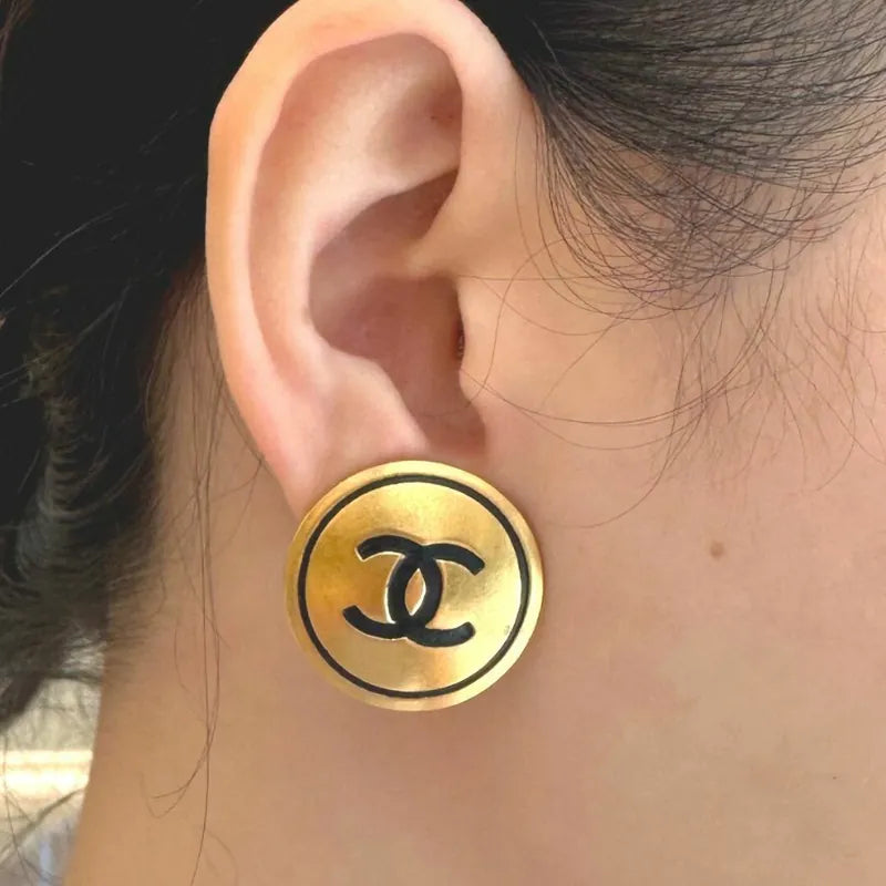 jt085-chanel-vintage-clip-on-earrings