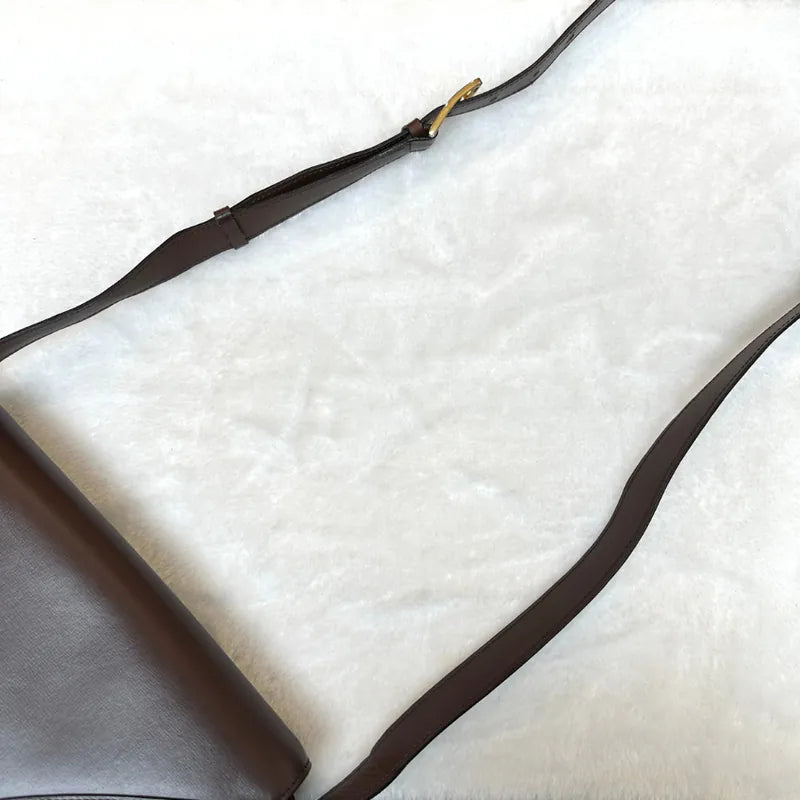 re124-celine-vintage-caviar-leather-shoulder-bag