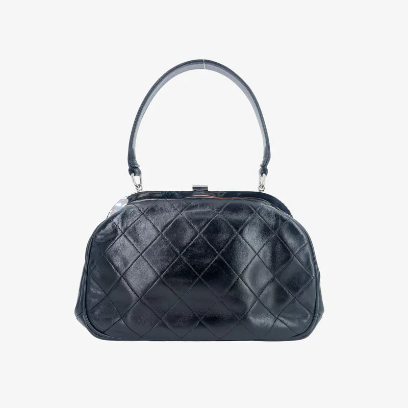jx723-chanel-vintage-black-lambskin-quilted-kisslock-handbag