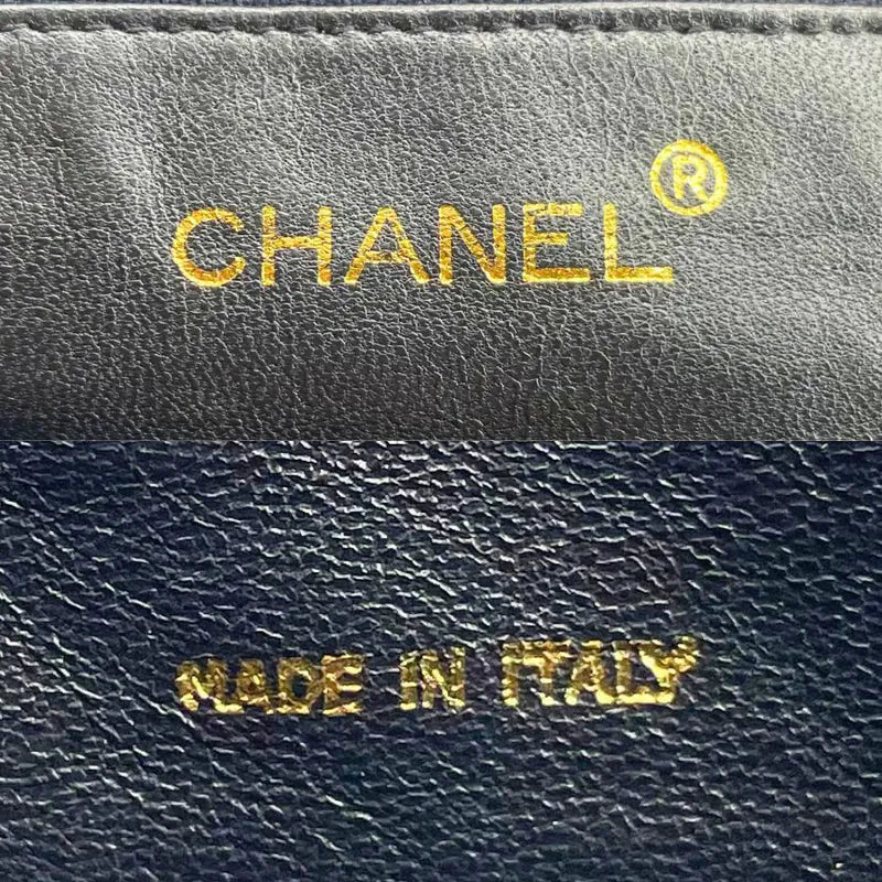 rc156-chanel-vintage-black-lambskin-camera-bag