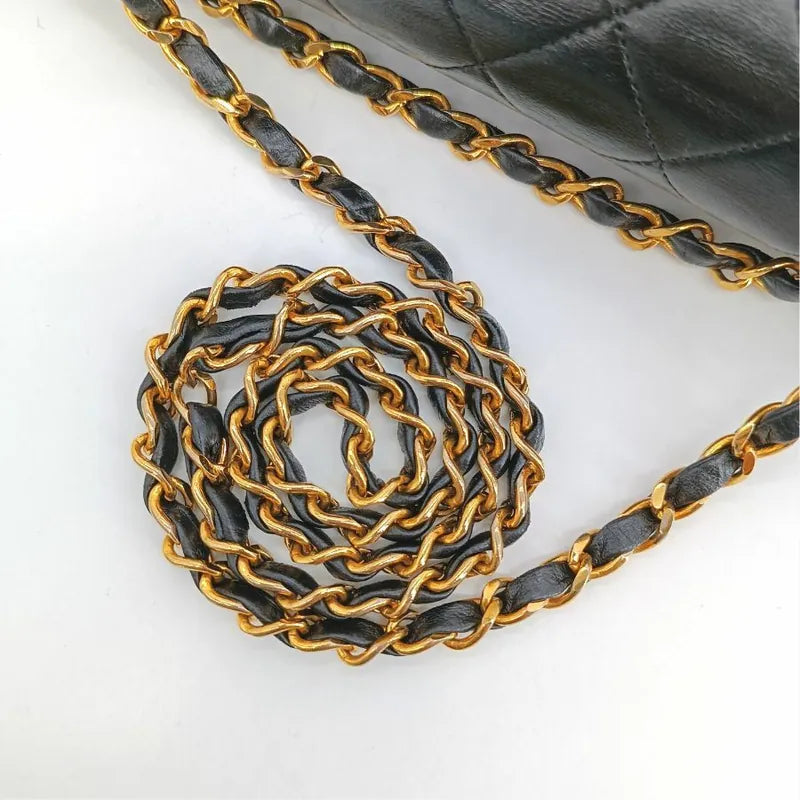 jah146-chanel-vintage-black-lambskin-23cm-classic-flap-bag